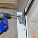 Installer une porte isolante entre le garage et la maison