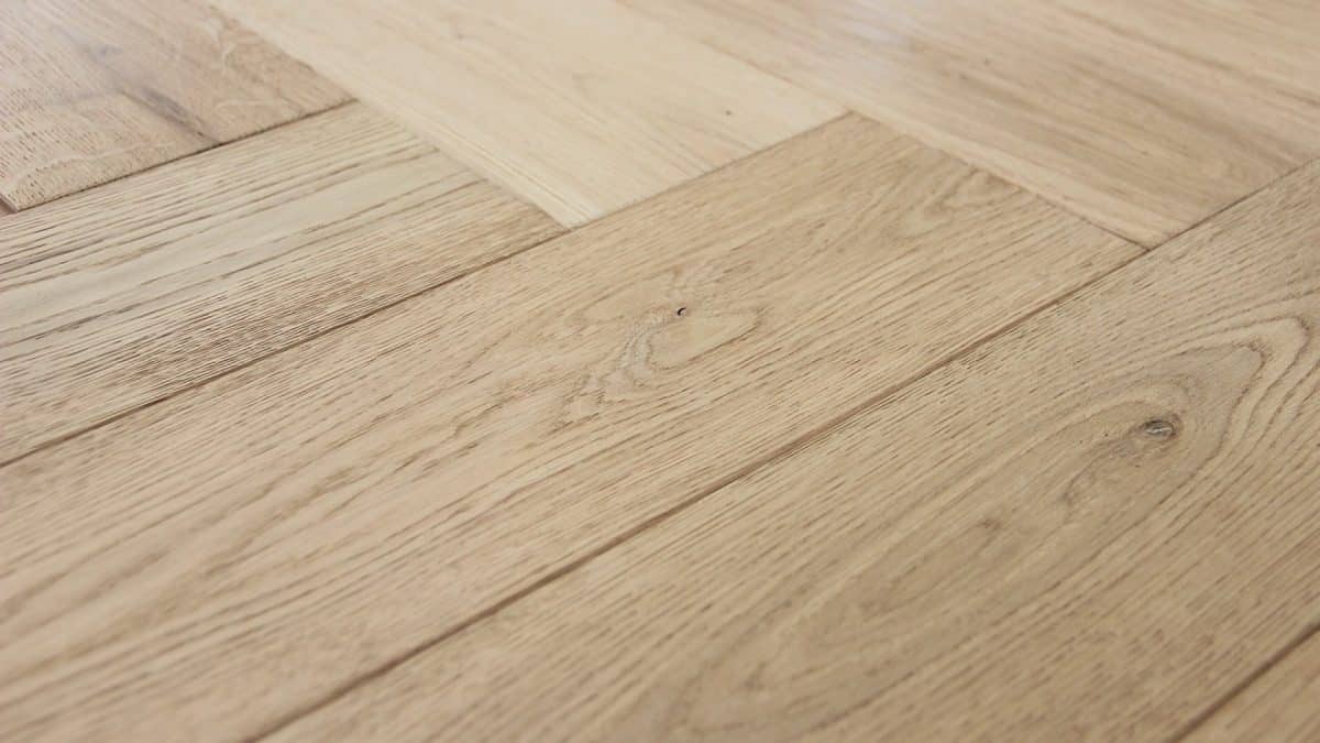 Conseils pour bien choisir le parquet stratifié adapté à une salle de bain